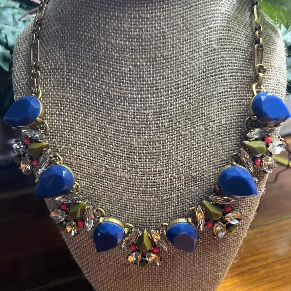 Elegant Blue and Gold Statement Necklace